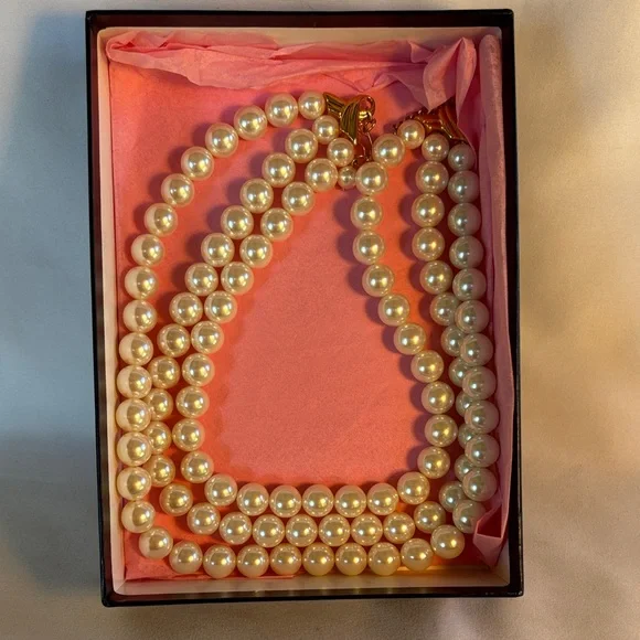 BRAND NEW “OPEARL QATAR ELEGANT CREAM PEARL NECKLACE - Picture 1 of 9